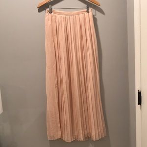 URBAN OUTFITTERS PLEADED LONG SKIRT